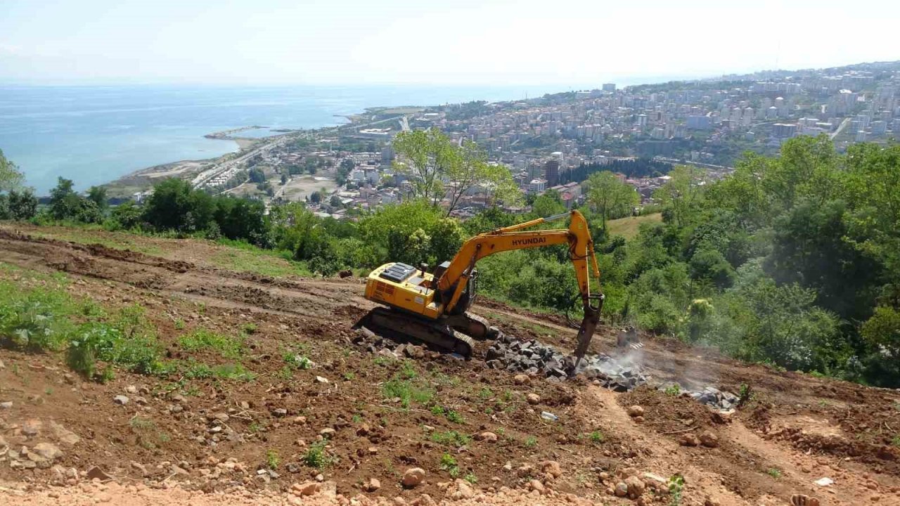 Hem Ahi Evren’e komşu olmak hem de deniz manzaralı mezarlık sahibi olmak için sıraya girdiler