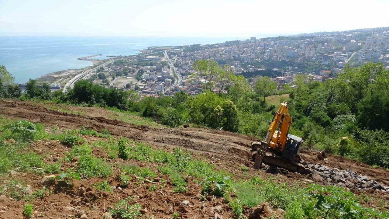 Hem Ahi Evren’e komşu olmak hem de deniz manzaralı mezarlık sahibi olmak için sıraya girdiler