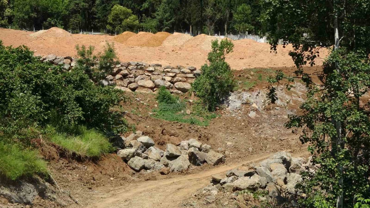 Hem Ahi Evren’e komşu olmak hem de deniz manzaralı mezarlık sahibi olmak için sıraya girdiler