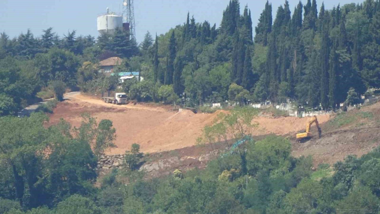 Hem Ahi Evren’e komşu olmak hem de deniz manzaralı mezarlık sahibi olmak için sıraya girdiler