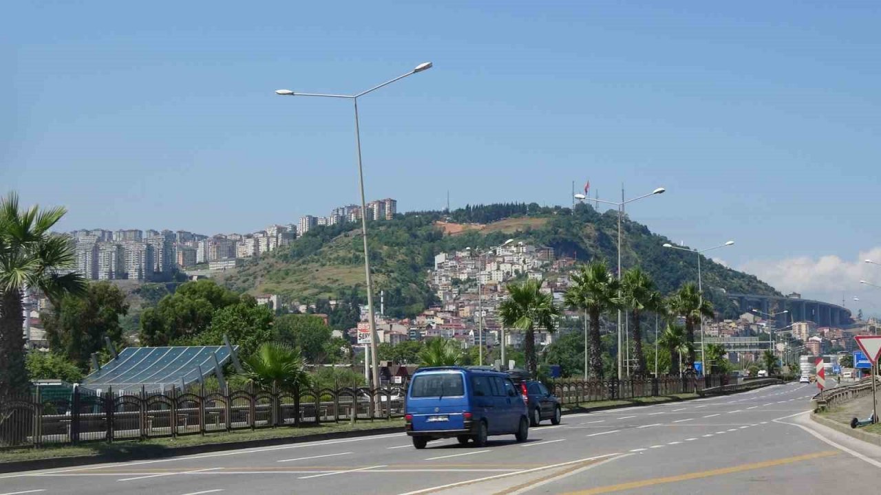Hem Ahi Evren’e komşu olmak hem de deniz manzaralı mezarlık sahibi olmak için sıraya girdiler