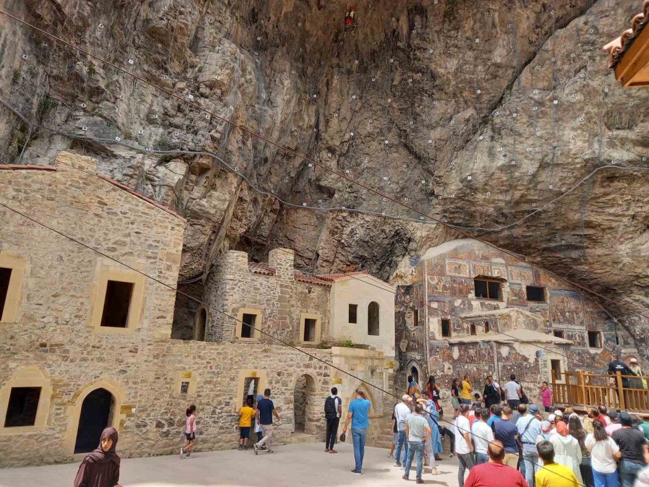 Çöl sıcaklarından kaçan Aydınlılar Karadeniz’e akın ediyor