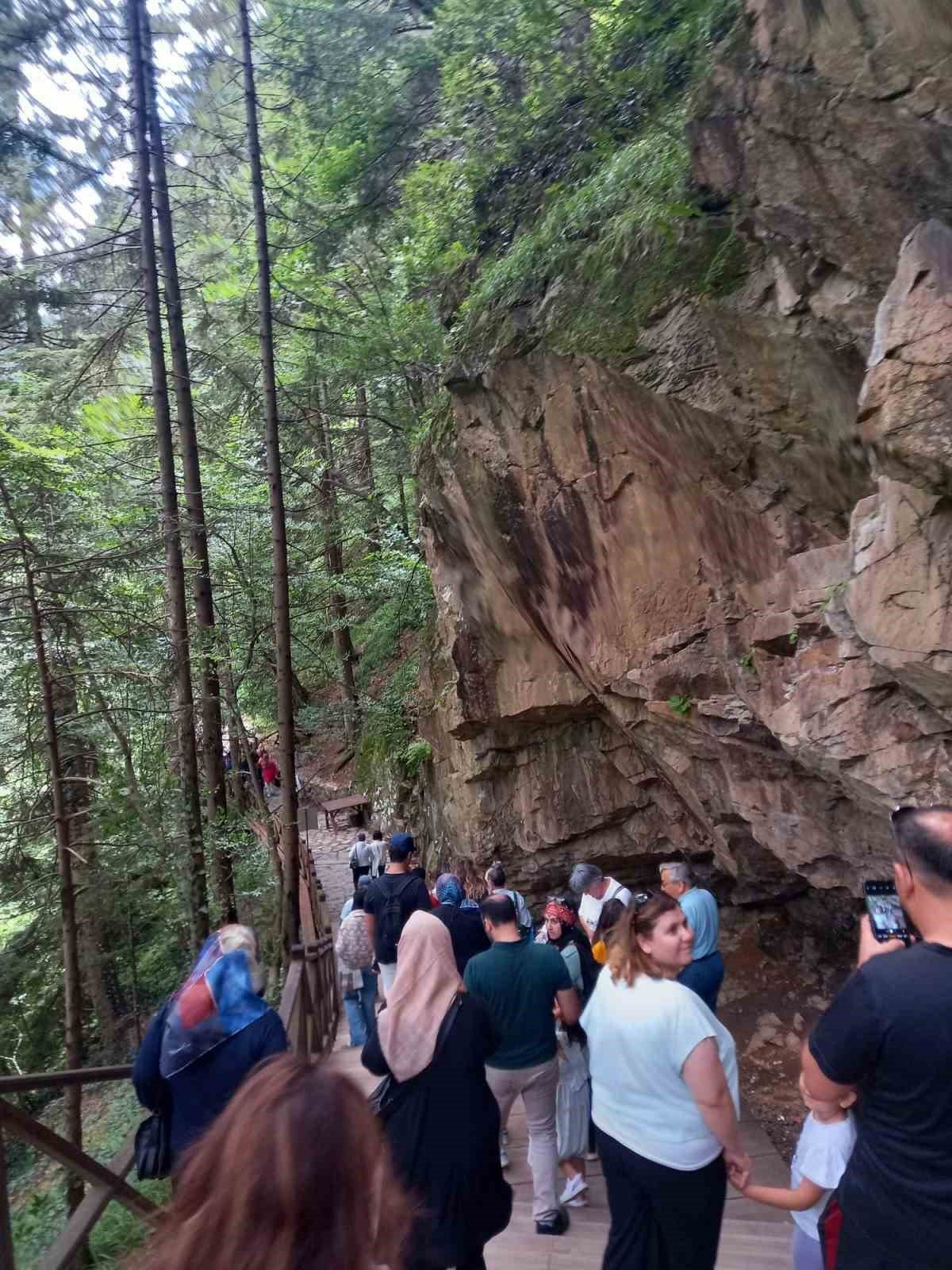 Çöl sıcaklarından kaçan Aydınlılar Karadeniz’e akın ediyor