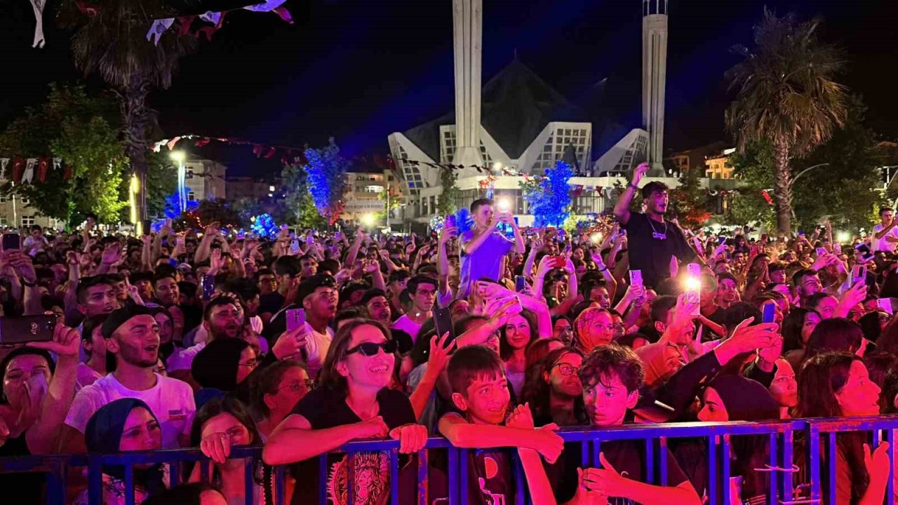 Rap rüzgarı Akçakoca’da esti