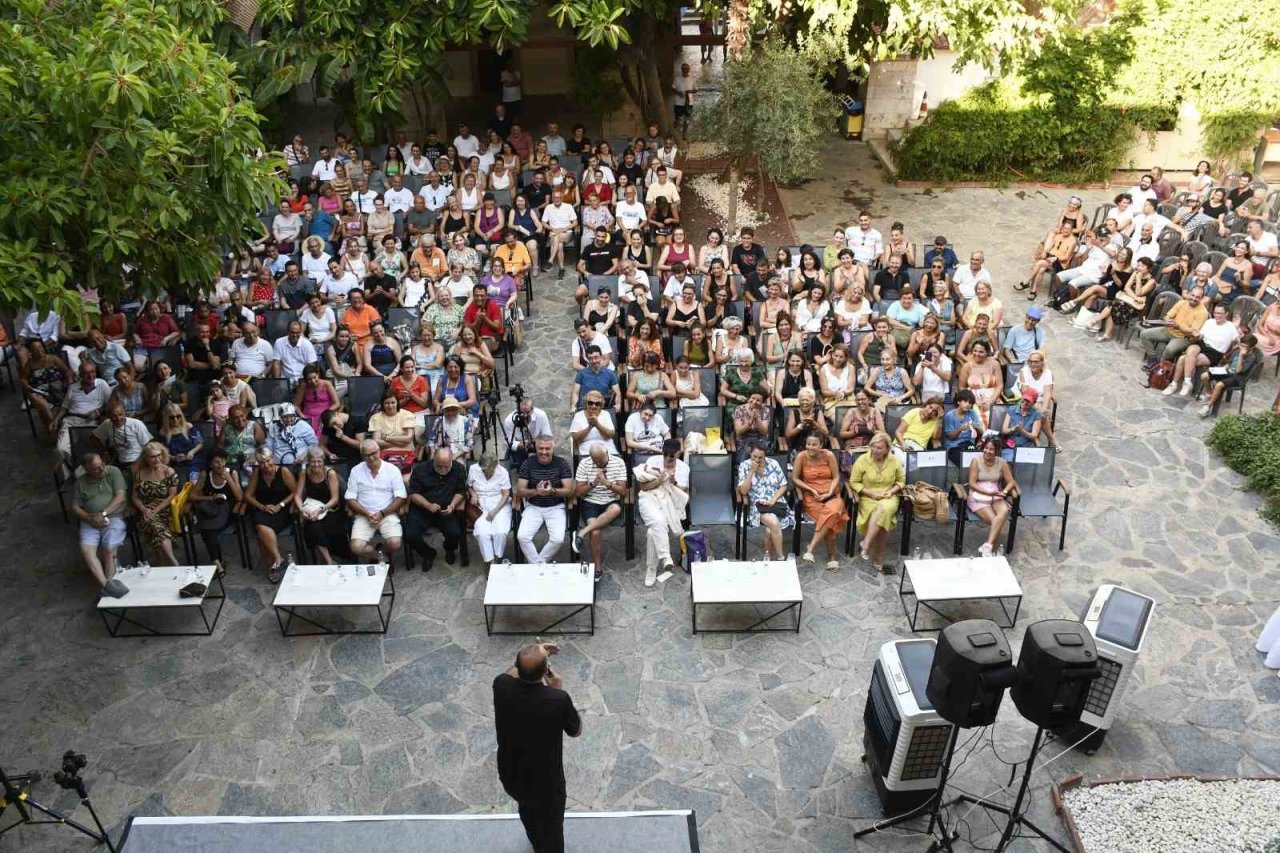 Ünlü şair ve yazar Akın: “Başkan Günel ile Kuşadası’nda çok büyük bir değişim olduğunu gördüm”