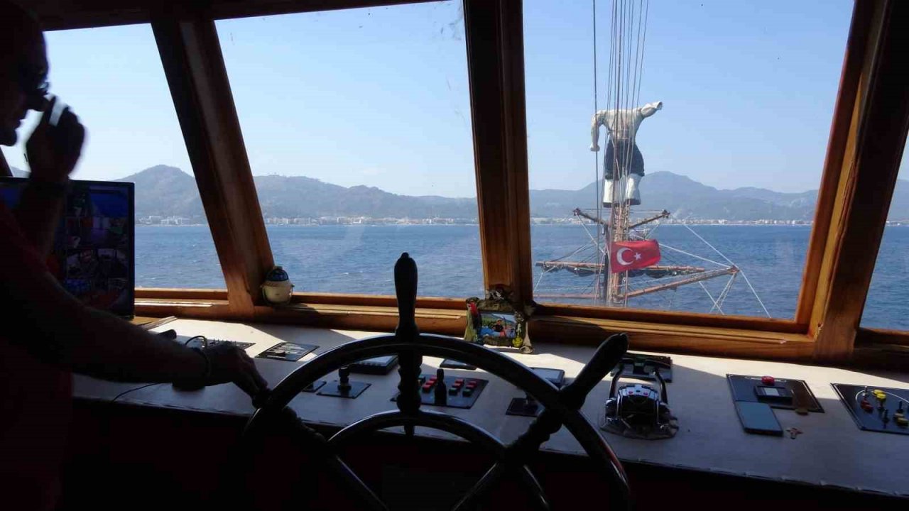 Yaz mevsiminin vazgeçilmez aktivitesi tekne turları, farklı konseptlerle tatilcilere hizmet veriyor