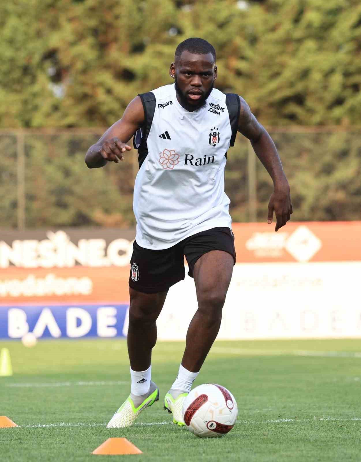 Beşiktaş’ta Amartey ve Onana, ilk antrenmanına çıktılar