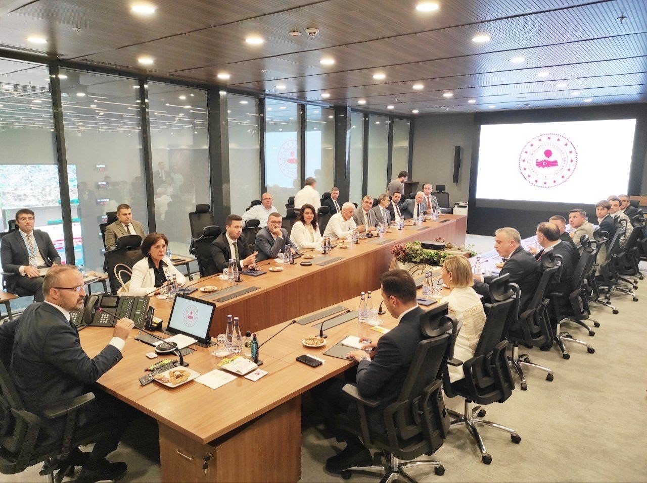 AK Parti heyeti tam kadro Ankara’da