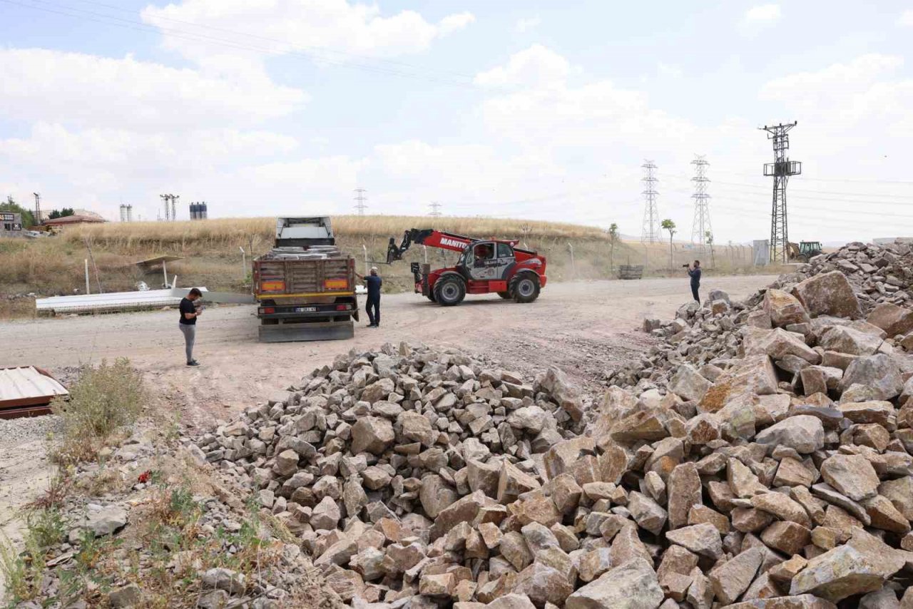 Gölbaşı’nda eski kaldırım taşları geri dönüştürülüyor