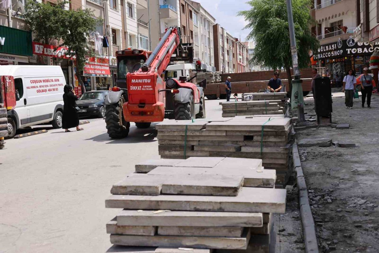 Gölbaşı’nda eski kaldırım taşları geri dönüştürülüyor