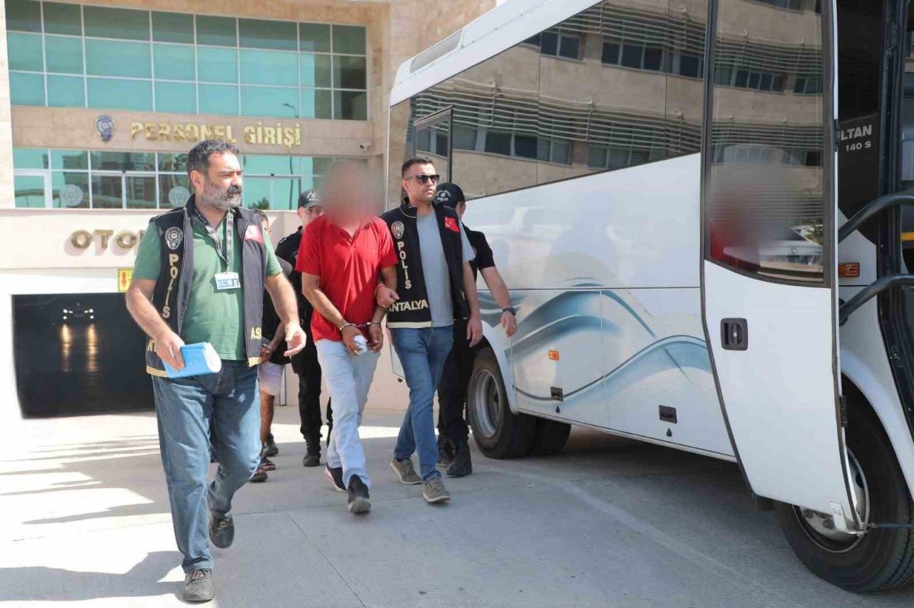 Antalya’da aranan 44 firari yakalandı