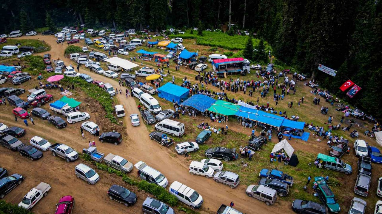 207 yıllık geleneği yaşatmak için Papart Yaylasında bir araya geldiler