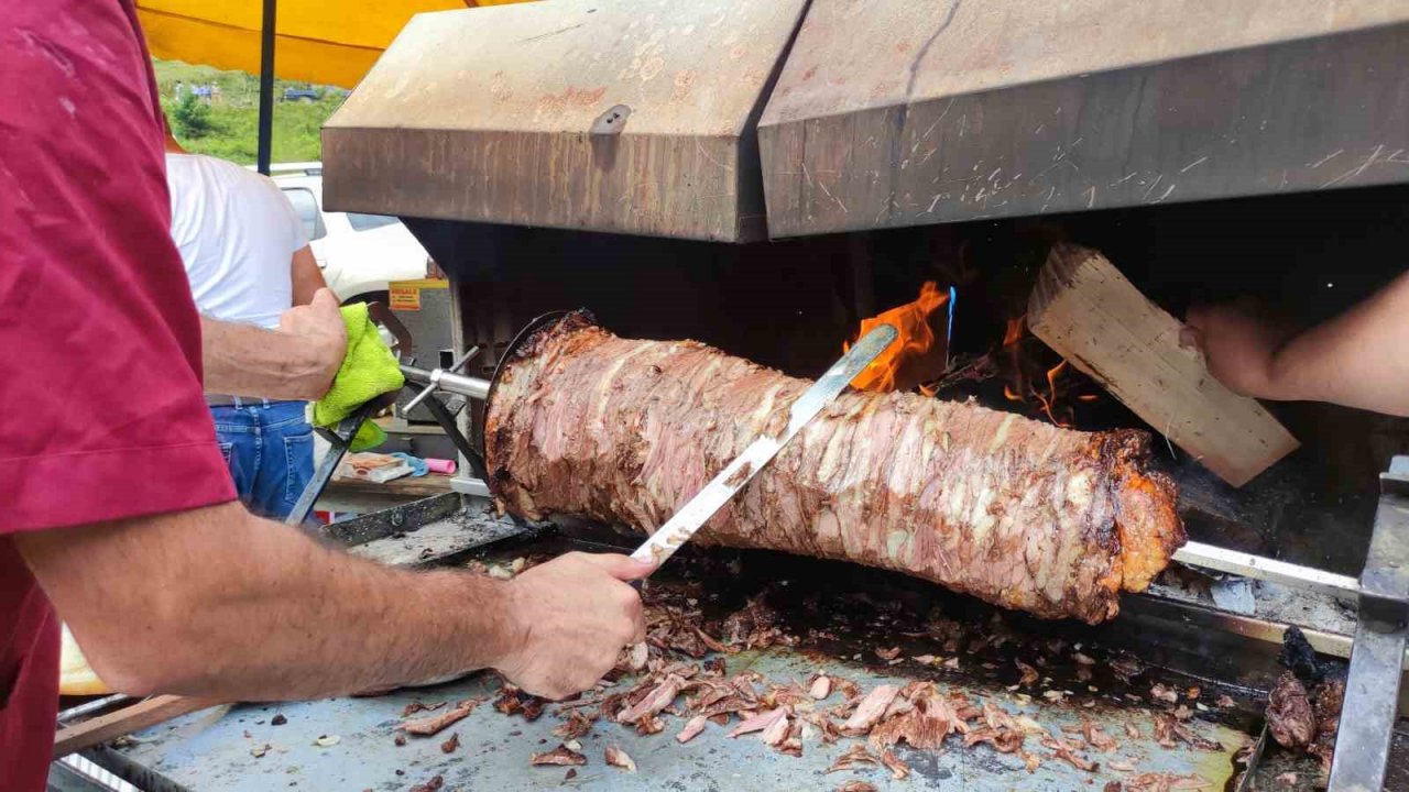 207 yıllık geleneği yaşatmak için Papart Yaylasında bir araya geldiler