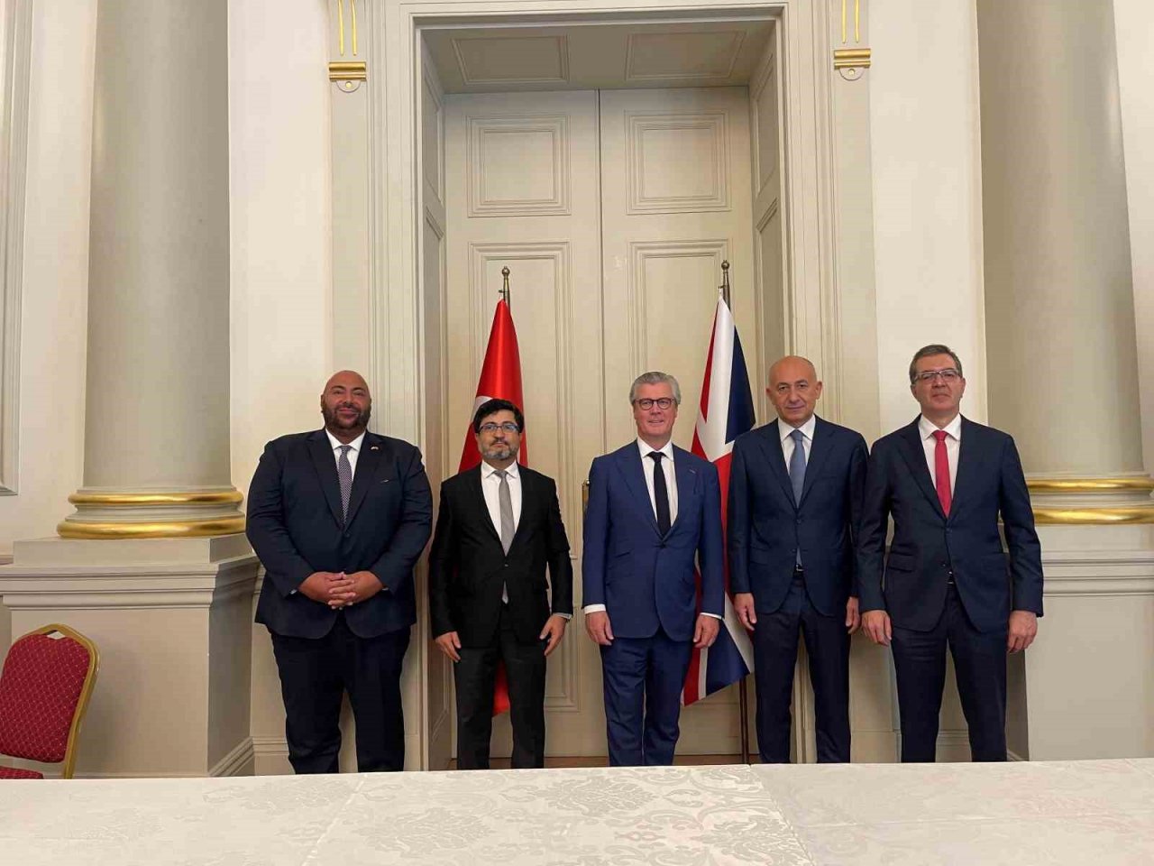 Birleşik Krallık ’tan Türkiye’deki yeni yüksek hızlı elektrikli demir yolu için 781 milyon euro tutarında finansman