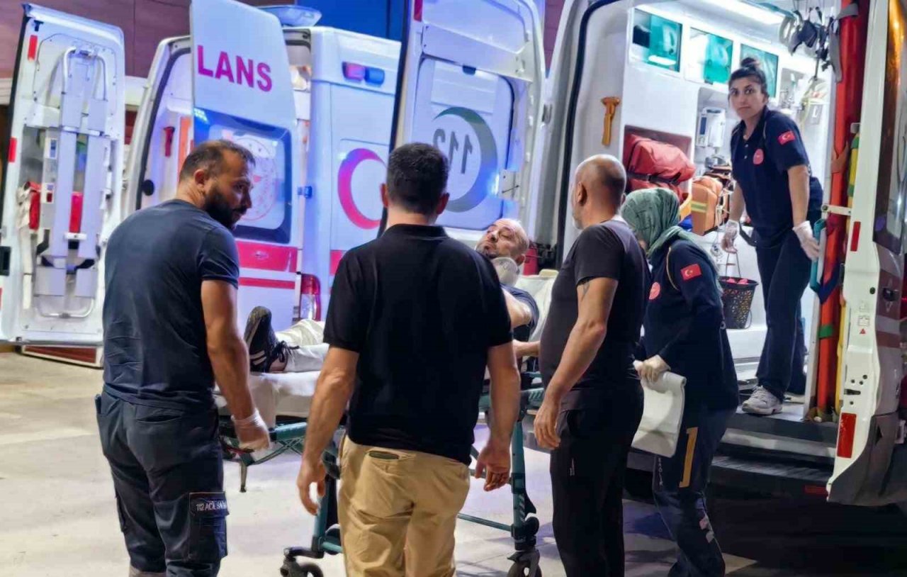 Otomobiller çarpıştı: 4 yaralı