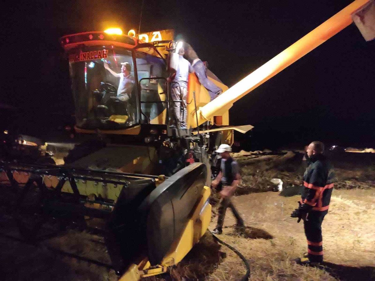 Biçerdöverde çıkan yangın büyümeden söndürüldü