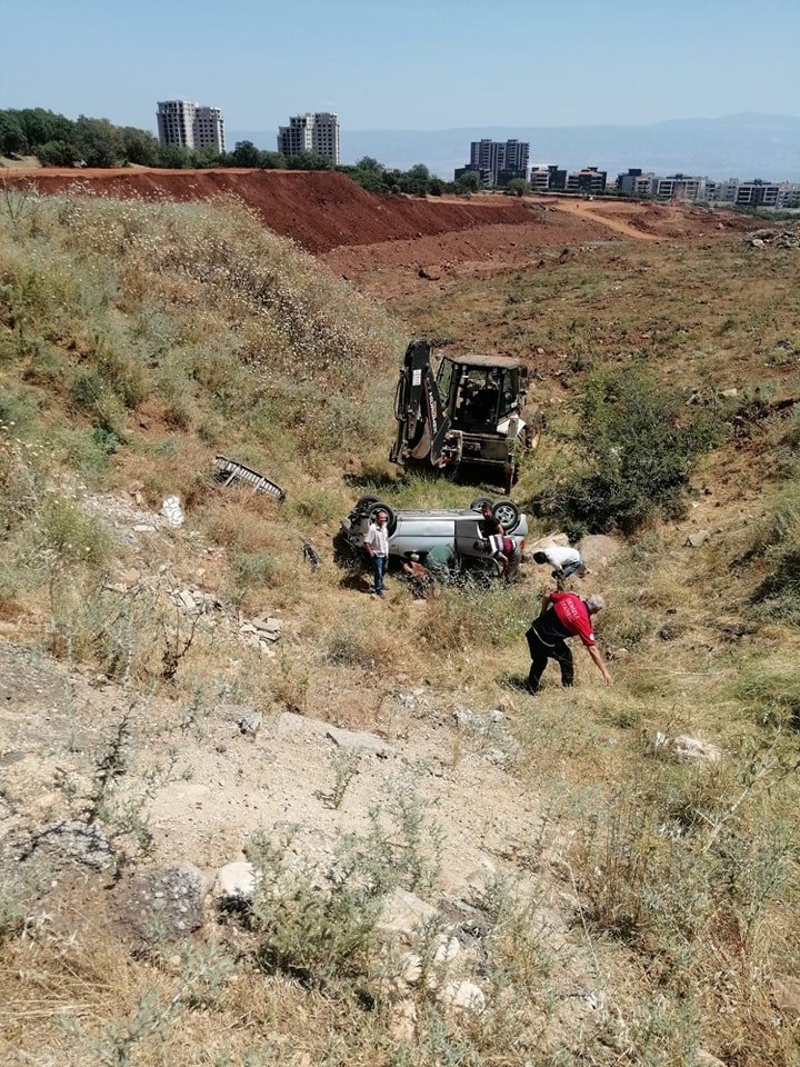 Kontrolden çıkan otomobil uçuruma yuvarlandı: 2 yaralı