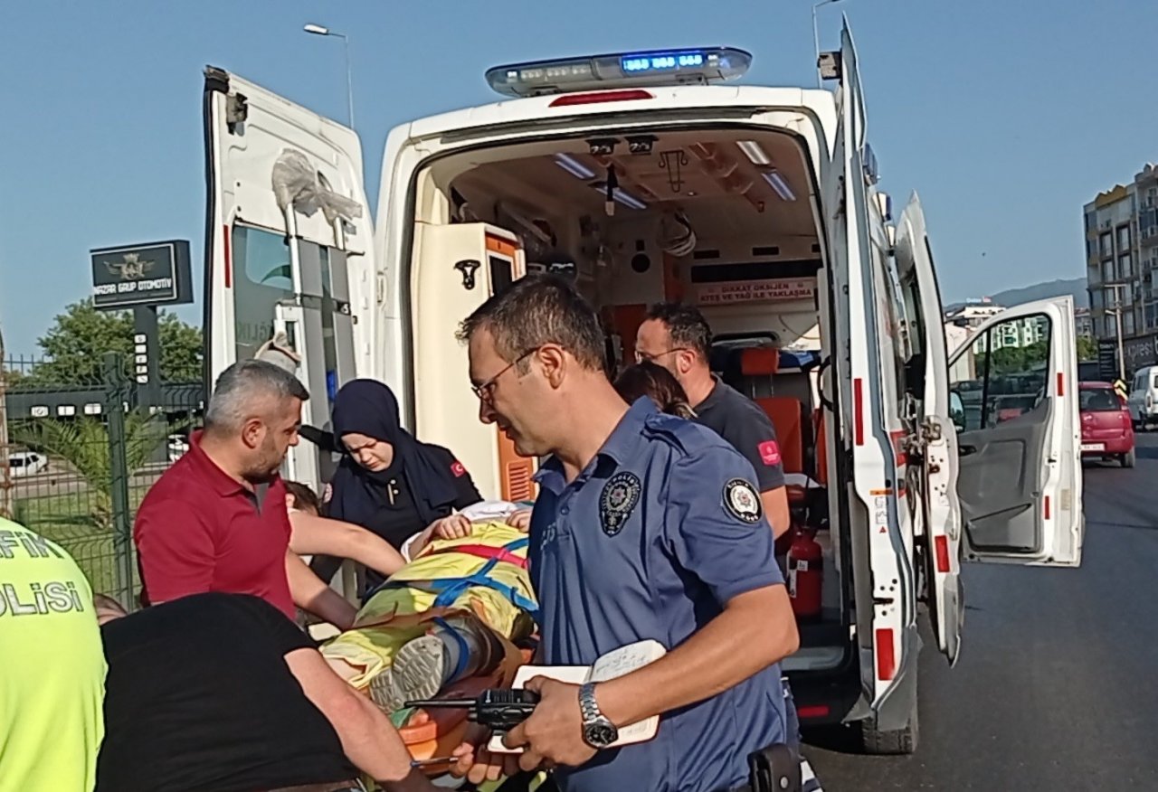 Edremit’te kavşakta zincirleme kaza: 1 yaralı