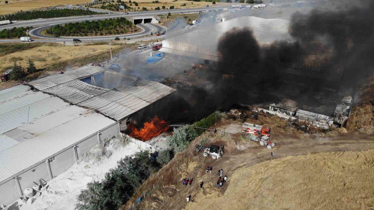 Palet deposundaki yangın kontrol altına alındı