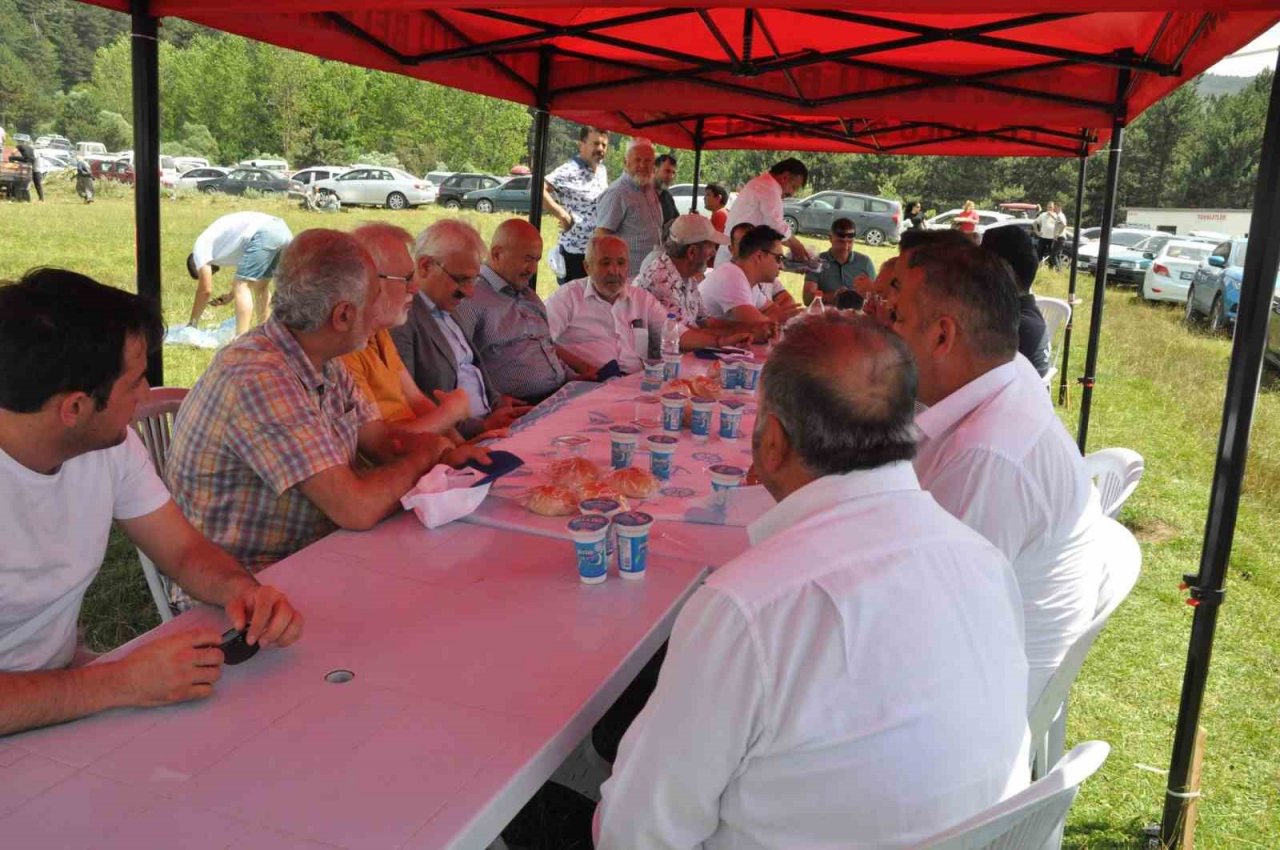 Köyde bayram şenliği