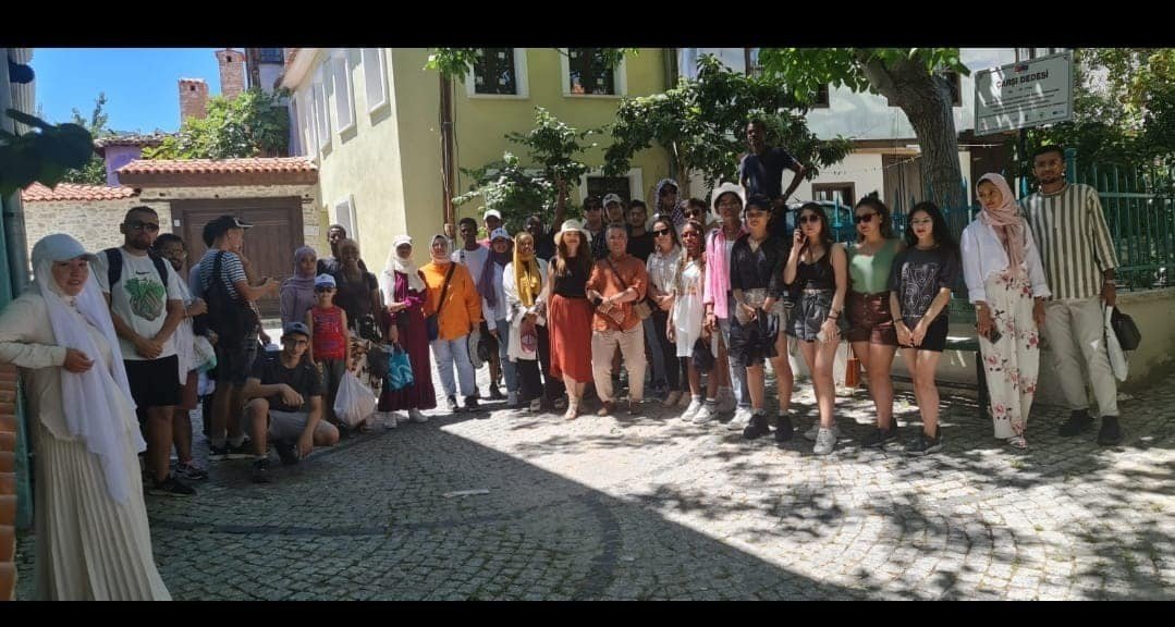 Farklı ülkelerden gelen öğrenciler Buldan’a hayran kaldı