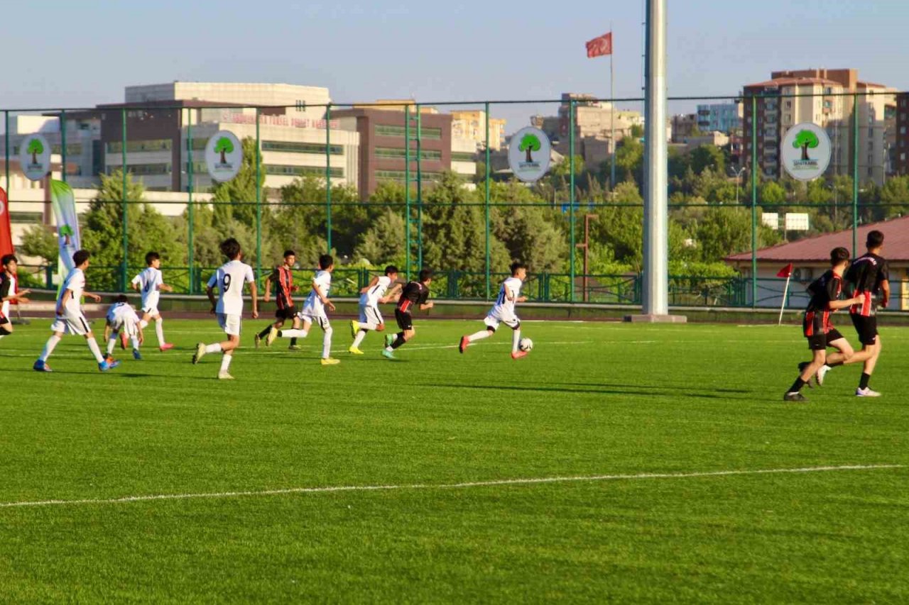 Yeşil sahada vefa dolu organizasyon