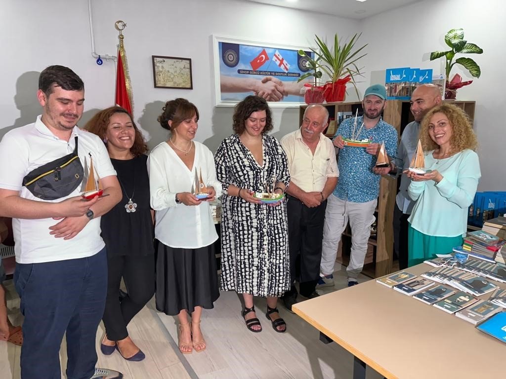 Gürcülerden Sinop’taki kütüphaneye hediye 500 kitap