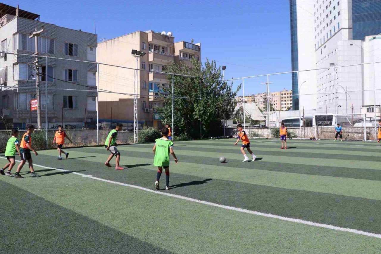 Haliliye’de gençlerin adresi yaz spor okulları oluyor