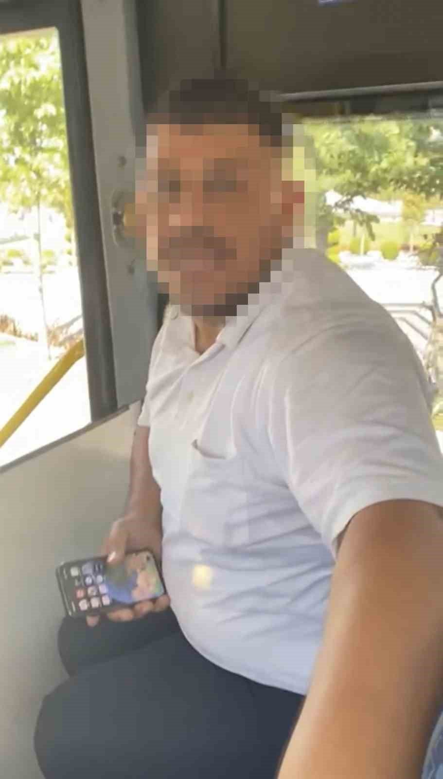 Otobüse köpekle alınmayan kadın ortalığı birbirine kattı: İnerken şoföre saldırdı