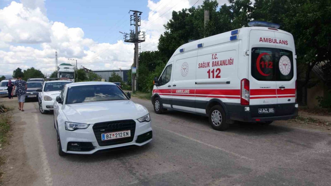 Kontrolden çıkan otomobil çaya uçtu: 4 yaralı