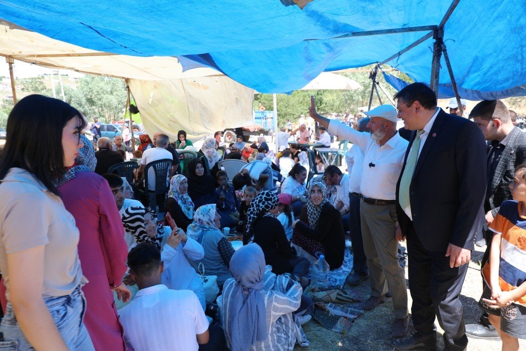Başkan Çolakbayrakdar, hafta sonu Yüreğil Mahallesi’nde vatandaşlarla buluştu
