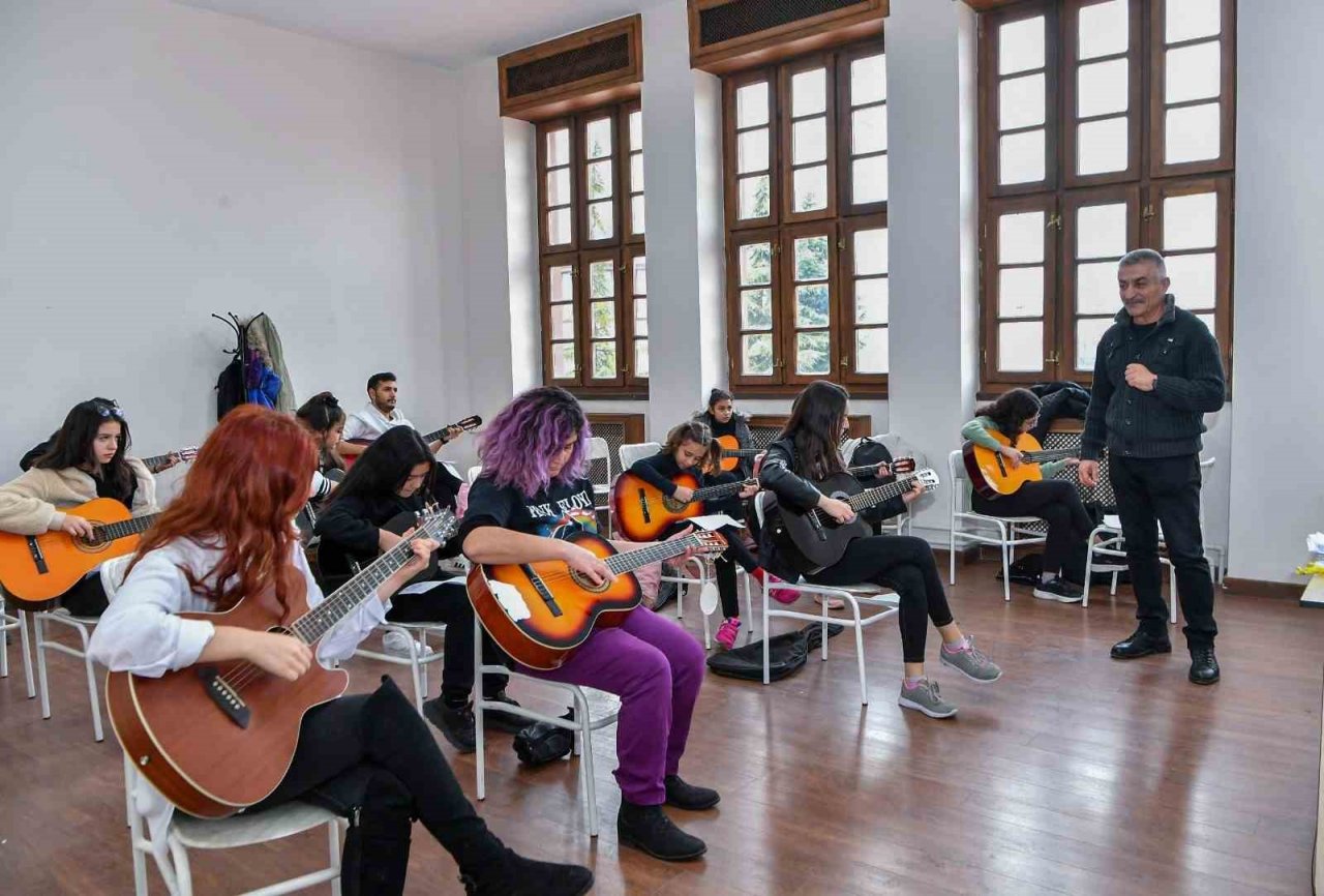 Musiki Muallim Mektebi’nden üniversiteye geçiş imkanı