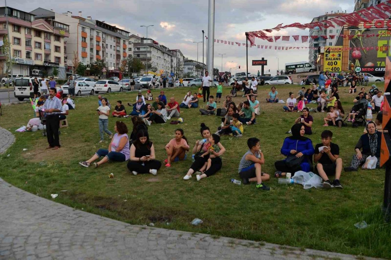 Mamak’ta parklardan müzik sesi yükseliyor