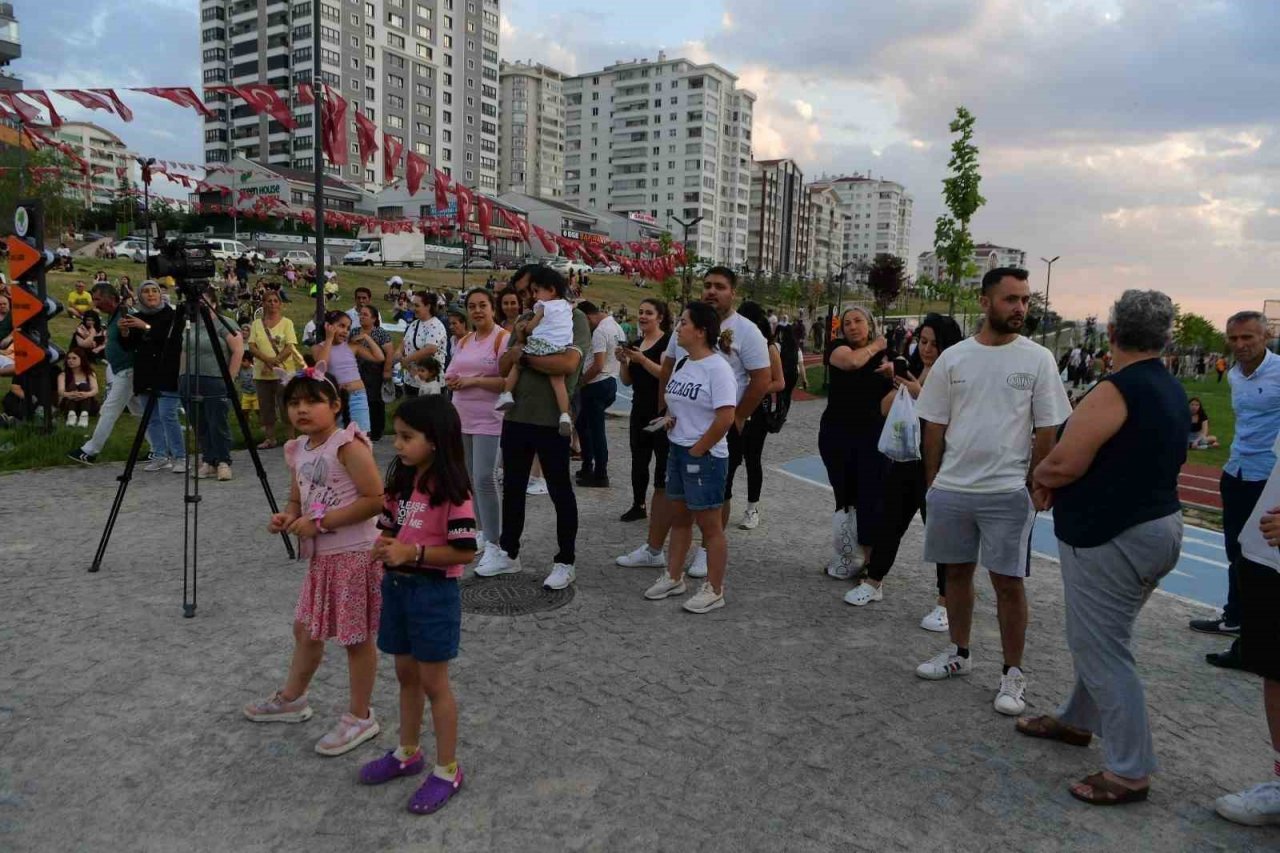 Mamak’ta parklardan müzik sesi yükseliyor