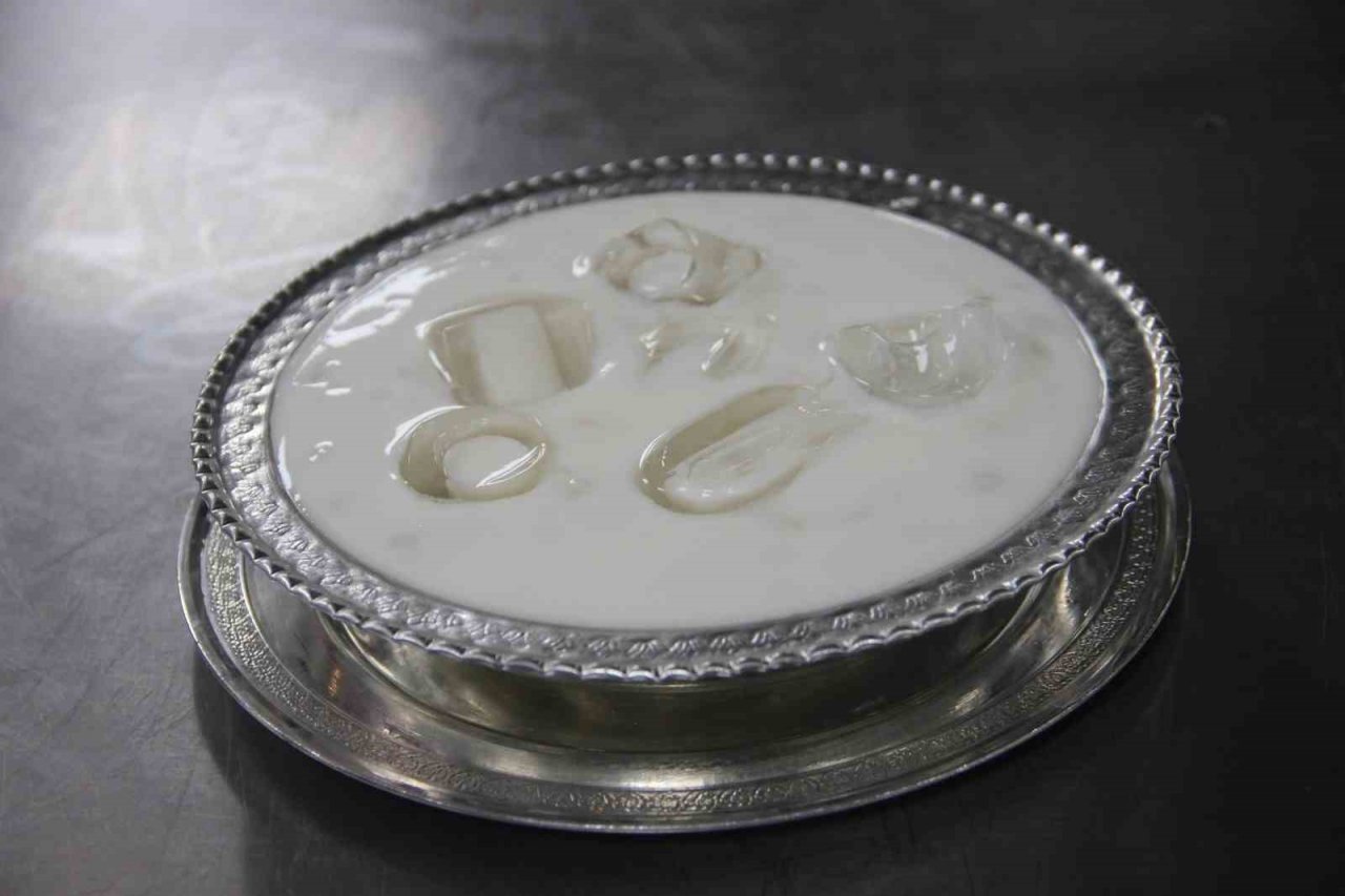 Yaz sıcaklarının vazgeçilmez lezzeti: Lebeni çorbası