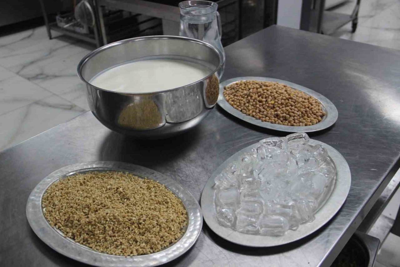 Yaz sıcaklarının vazgeçilmez lezzeti: Lebeni çorbası