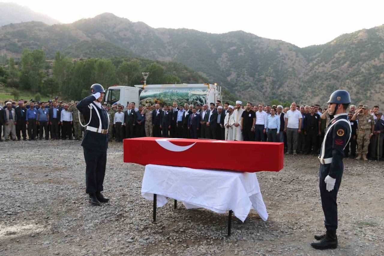 Şehit güvenlik korucusu Hasan Çiftçi son yolculuğuna uğurlandı