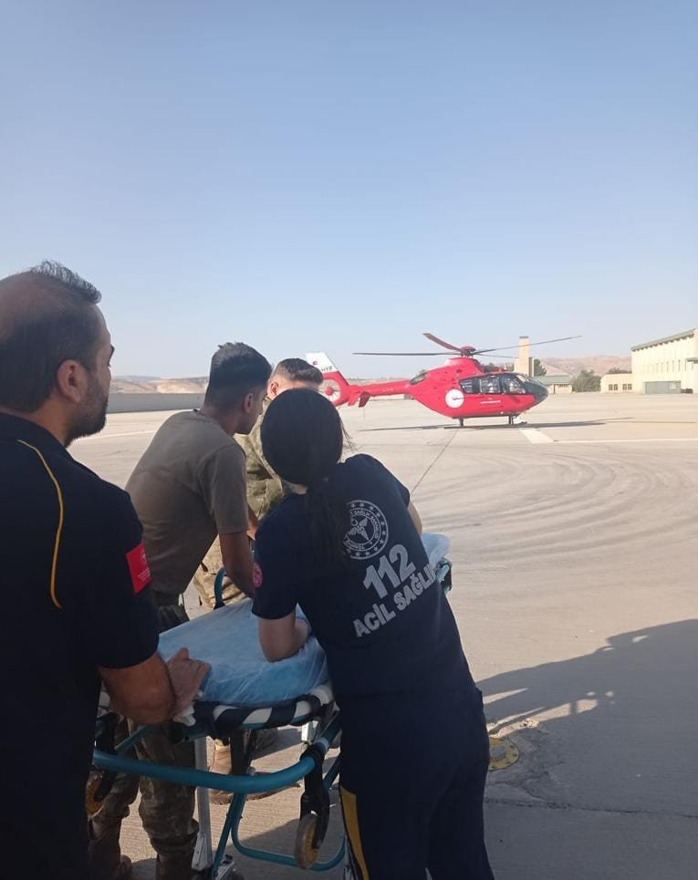 Siirt’te akrebin soktuğu çoban ambulans helikopterle hastaneye kaldırıldı