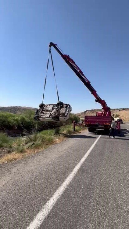 Siirt’te otomobil dereye yuvarlandı: 2 yaralı