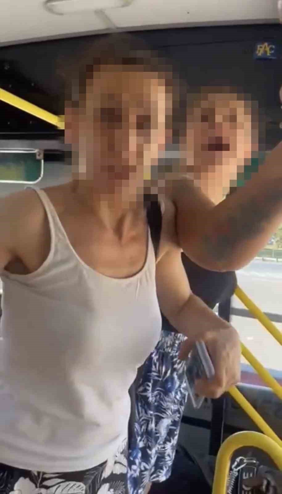 Otobüse köpekle alınmayan kadın ortalığı birbirine kattı: İnerken şoföre saldırdı