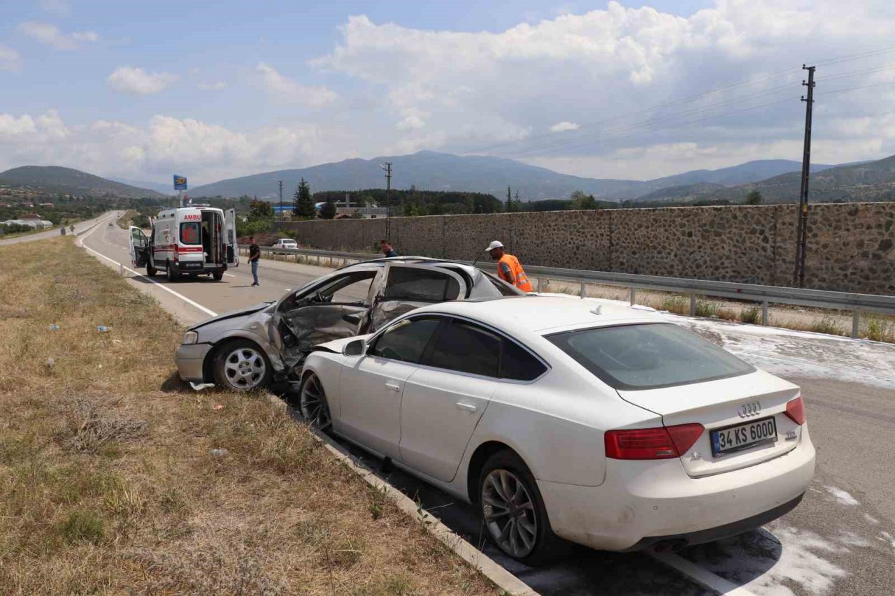 Çarptığı aracı 35 metre sürükledi, 1 kişi hayatını kaybetti