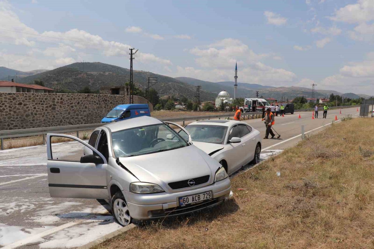 Çarptığı aracı 35 metre sürükledi, 1 kişi hayatını kaybetti