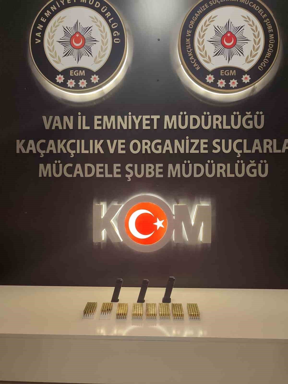 Van’da gümrük kaçağı malzemeler ele geçirildi