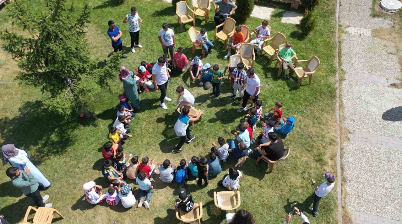 Çocuklar hem eğleniyor hem öğreniyor