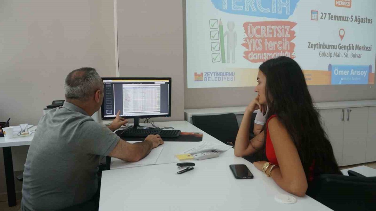 Zeytinburnu Gençlik Merkezi’nde YKS sınavına giren öğrencilere doğru tercih hizmeti veriliyor