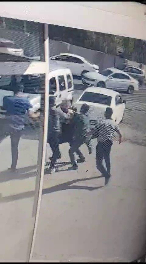 Sağlık çalışanına darp kamerada