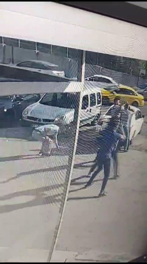 Sağlık çalışanına darp kamerada