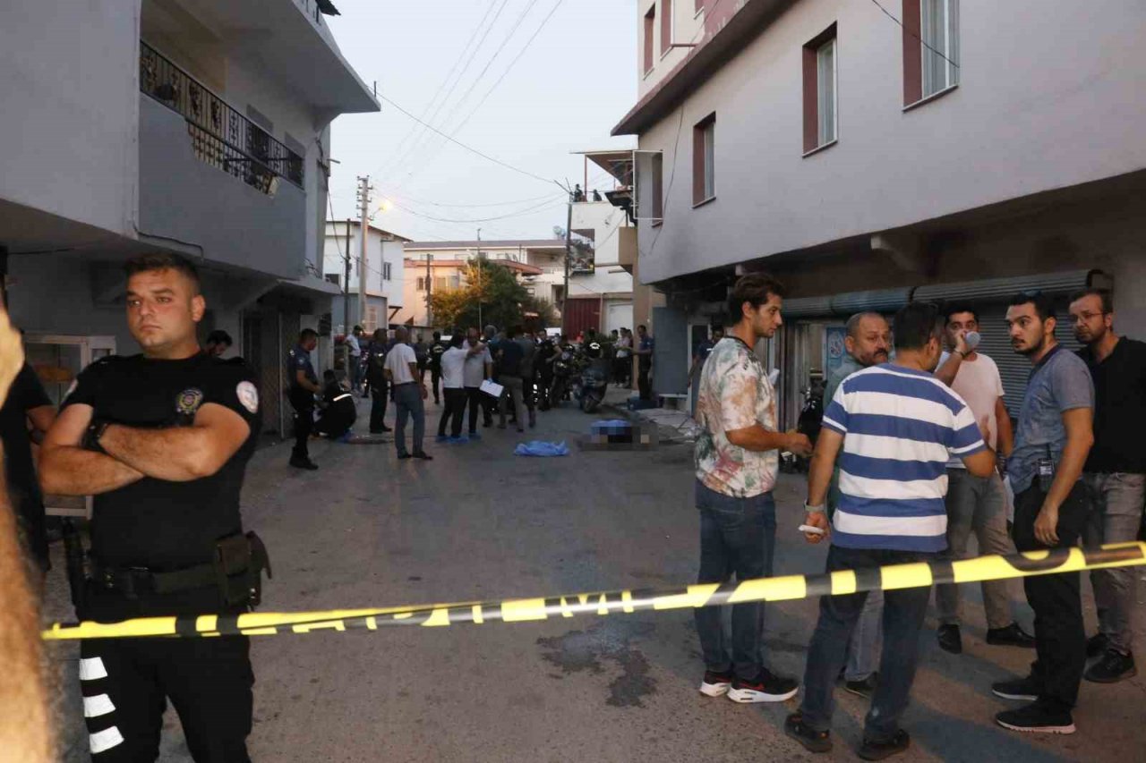 Yüksek sesle müzik kavgası faciayla bitti: Tartıştığı 2 kişiyi vurdu ardından intihar etti