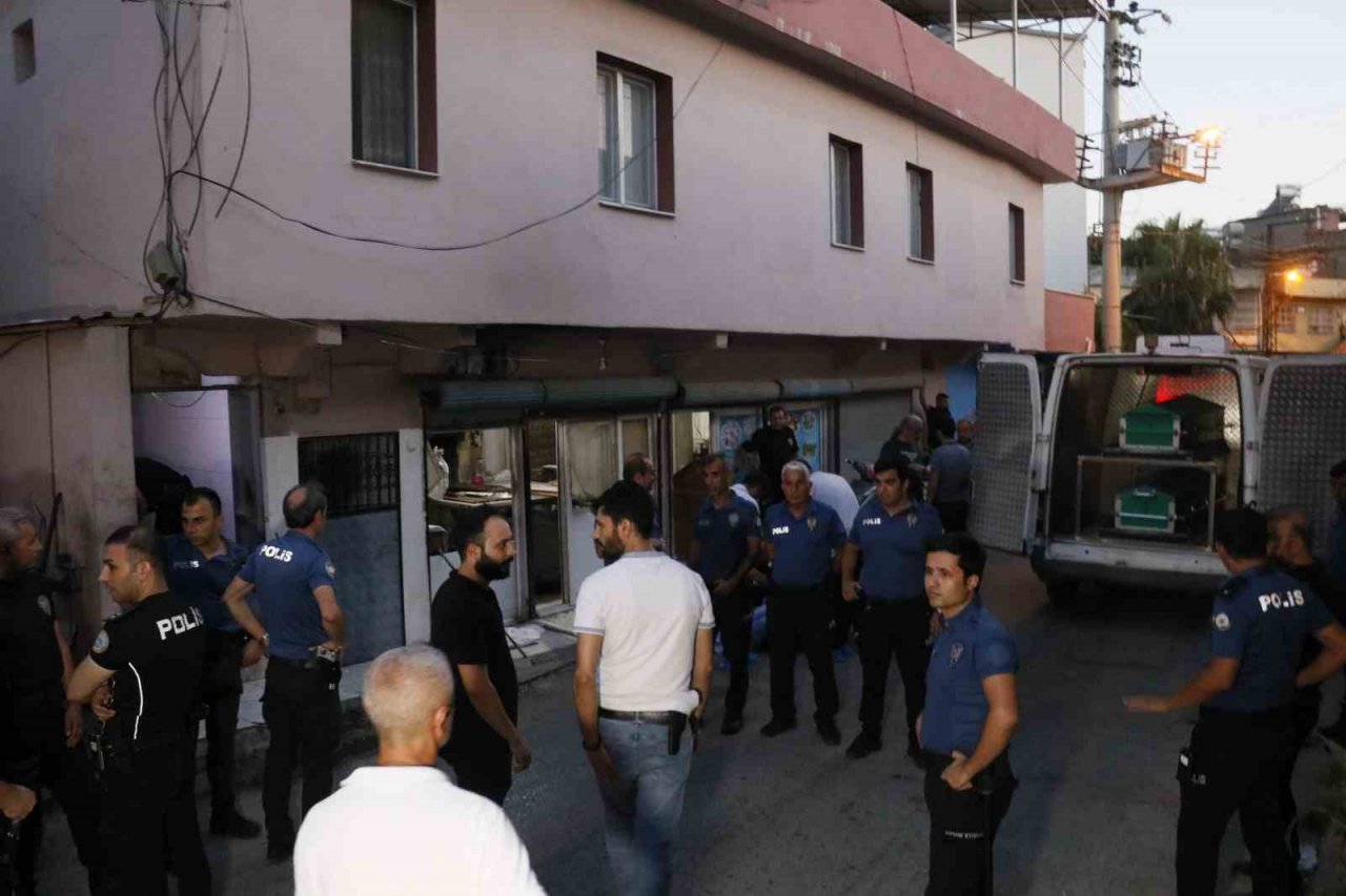 Yüksek sesle müzik kavgası faciayla bitti: Tartıştığı 2 kişiyi vurdu ardından intihar etti