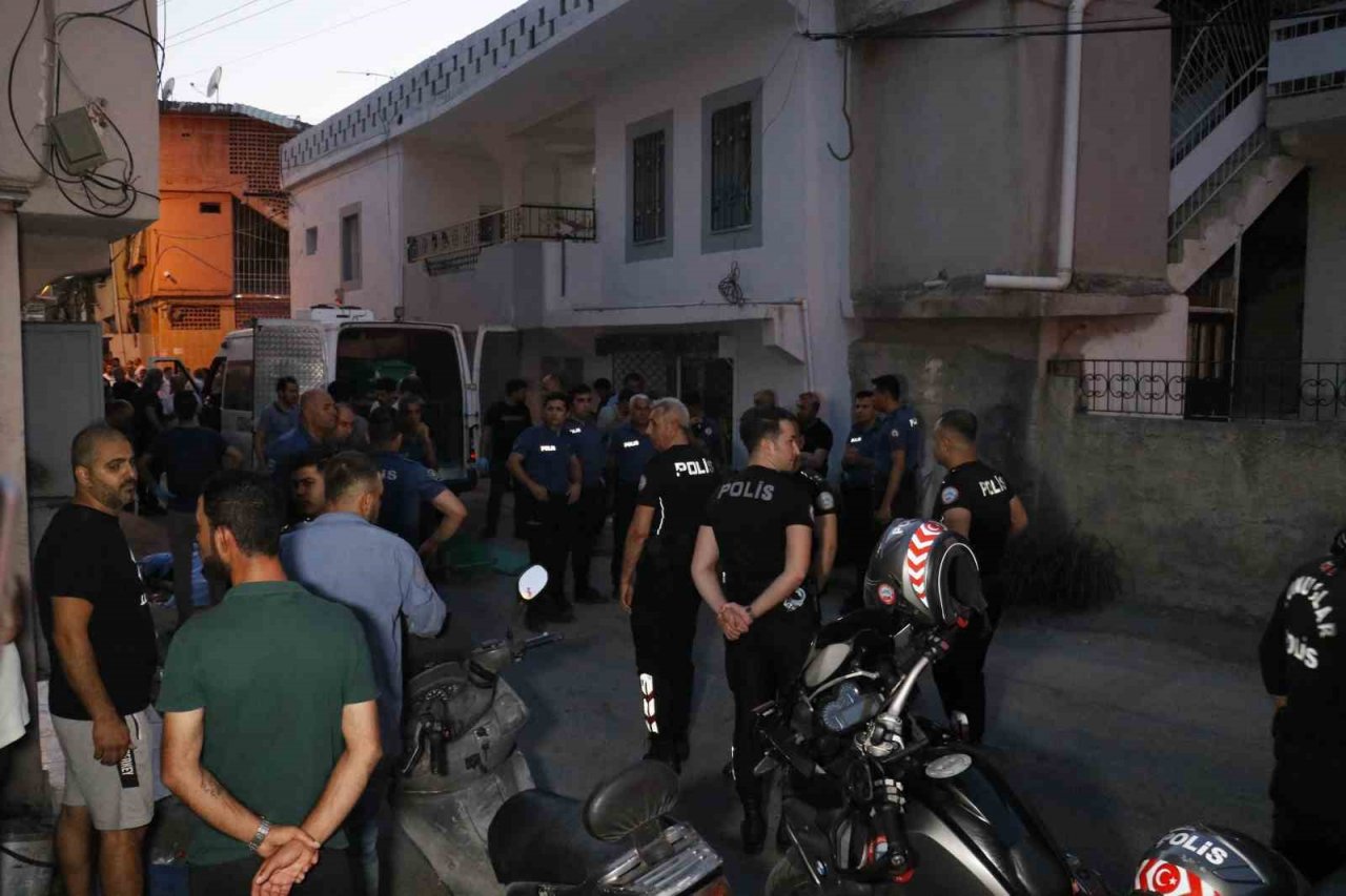 Yüksek sesle müzik kavgası faciayla bitti: Tartıştığı 2 kişiyi vurdu ardından intihar etti